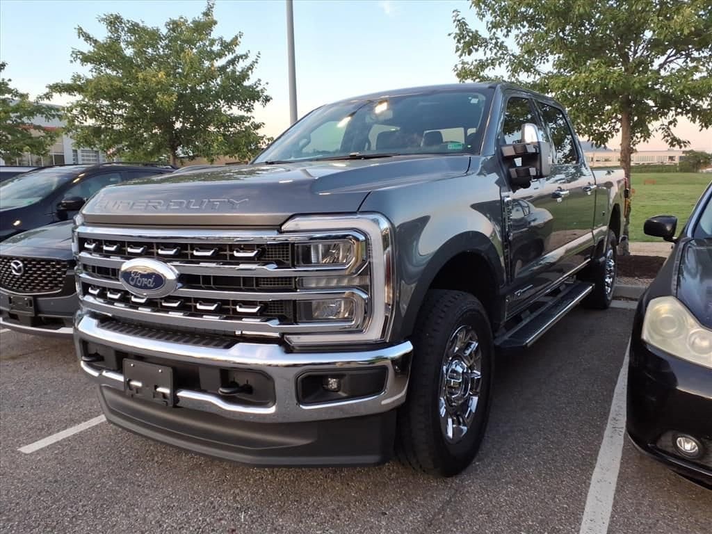 Used 2025 Ford Super Duty F-350 SRW LARIAT Truck Crew Cab