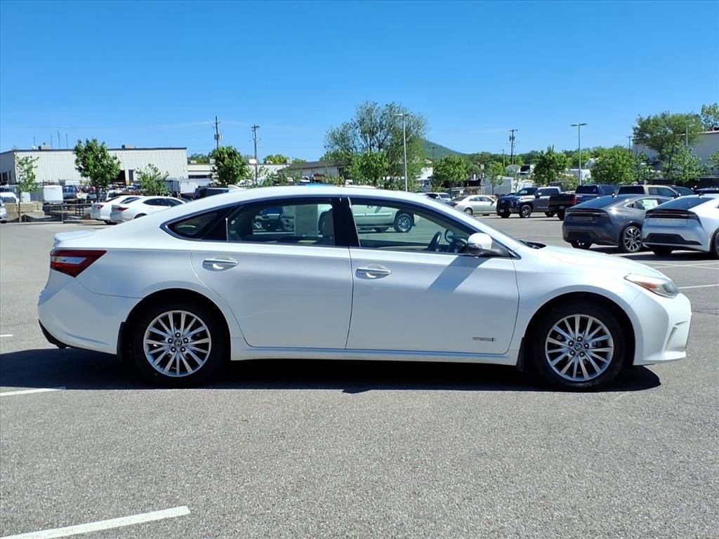 Used 2018 Toyota Avalon Hybrid Limited Sedan