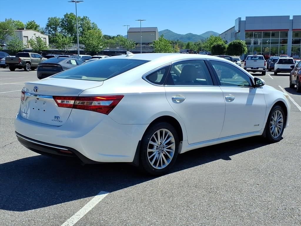 Used 2018 Toyota Avalon Hybrid Limited Sedan
