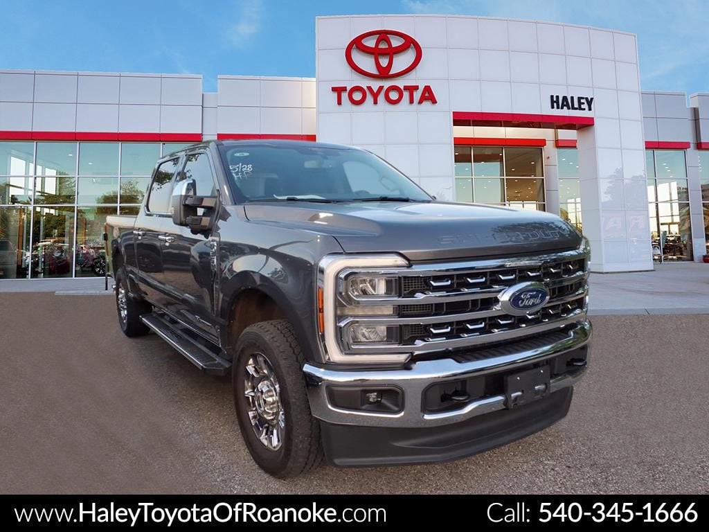 Used 2025 Ford Super Duty F-350 SRW LARIAT Truck Crew Cab