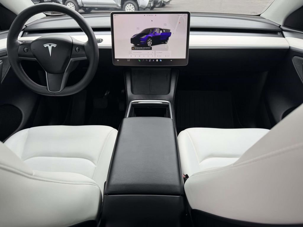 Used 2024 Tesla Model Y Long Range with VIN 7SAYGDEE3RA261082 for sale in Farmville, VA