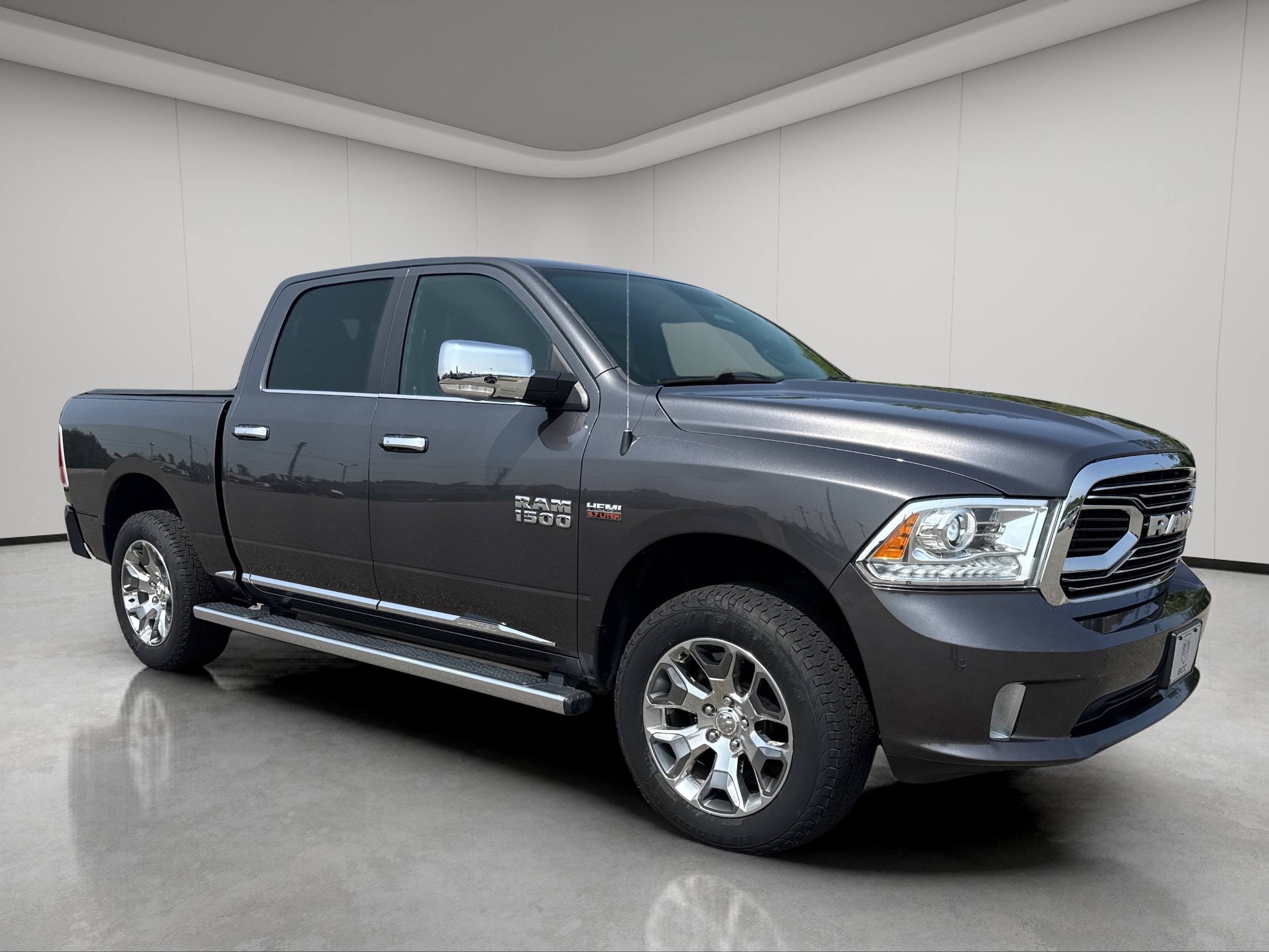 2017 RAM 1500 Pickup Laramie Limited
