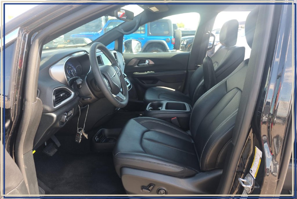 Certified 2026 Chrysler Pacifica Select Van Passenger Van