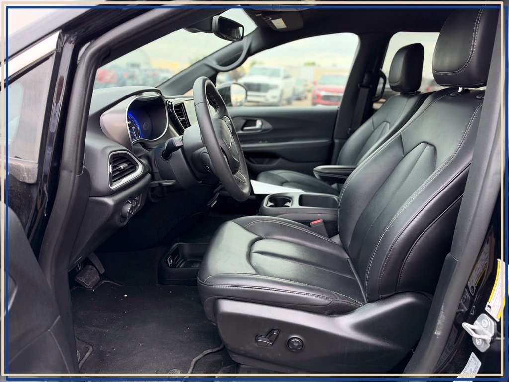 Certified 2025 Chrysler Pacifica Select Van Passenger Van