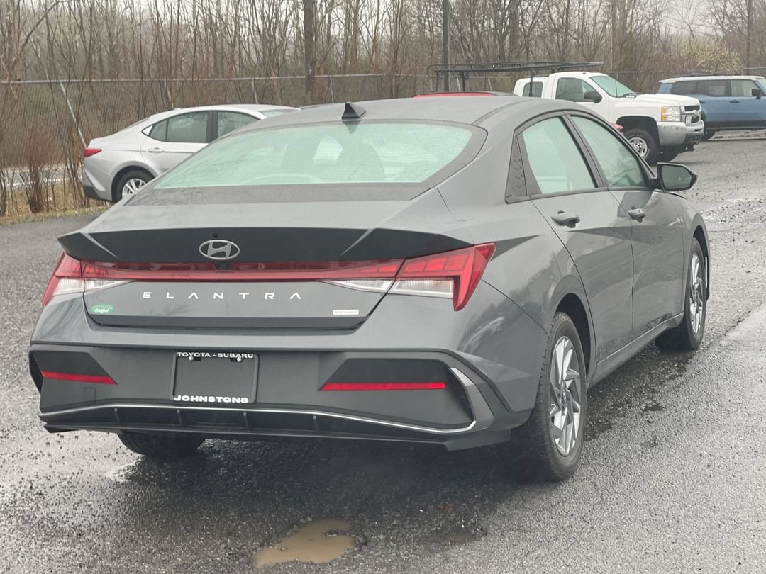 2024 Hyundai Elantra Blue - Photo 15