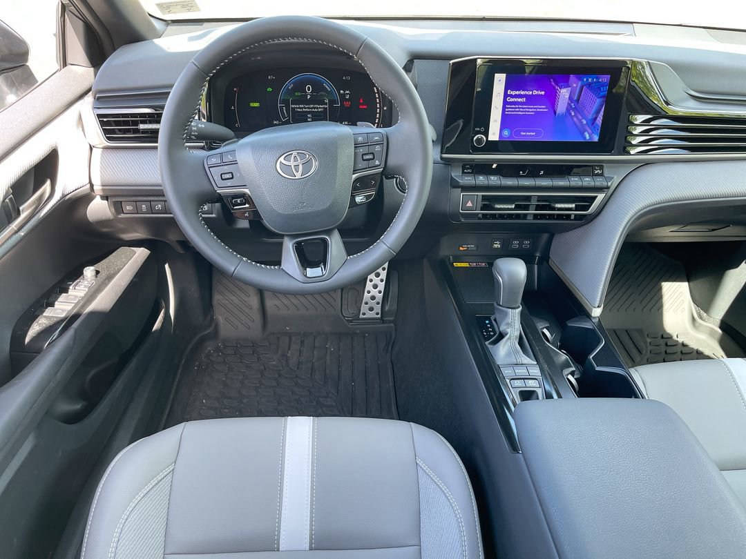 2026 Toyota Camry SE - Photo 9