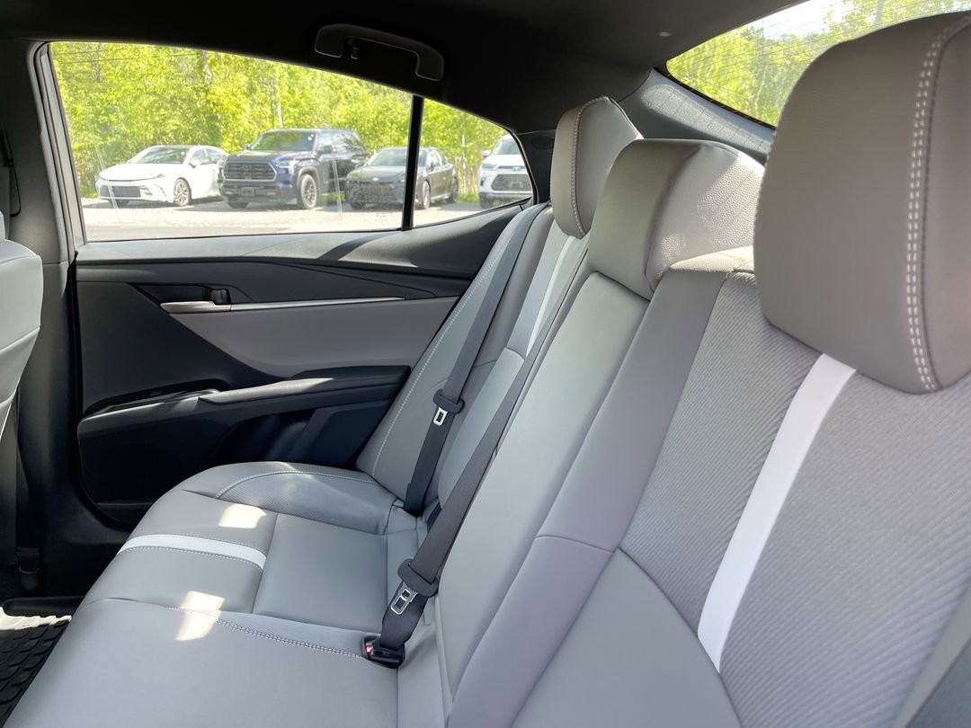 2026 Toyota Camry SE - Photo 8