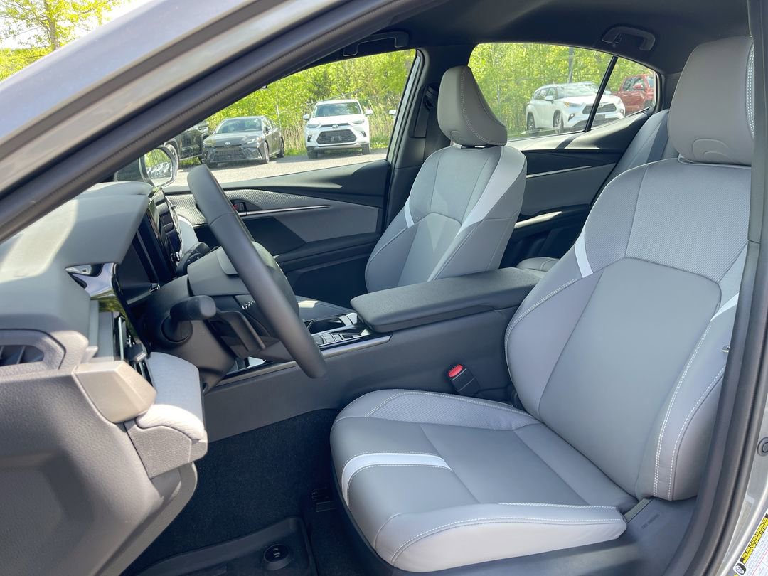 2026 Toyota Camry SE - Photo 10