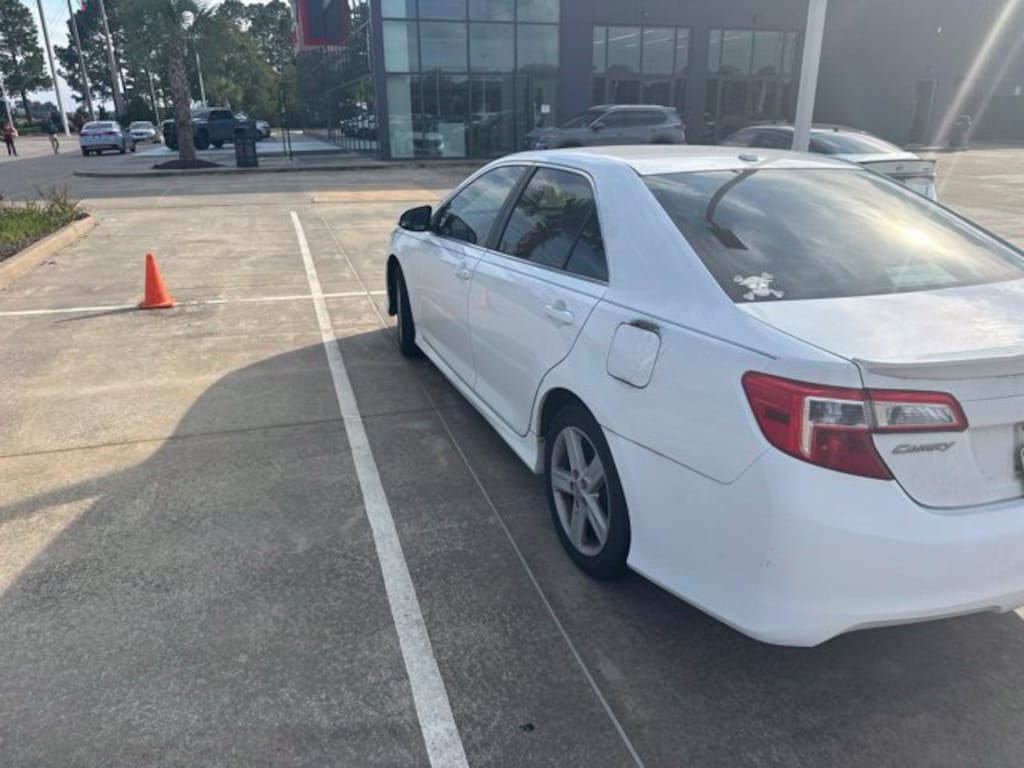 Used 2012 Toyota Camry SE Sedan