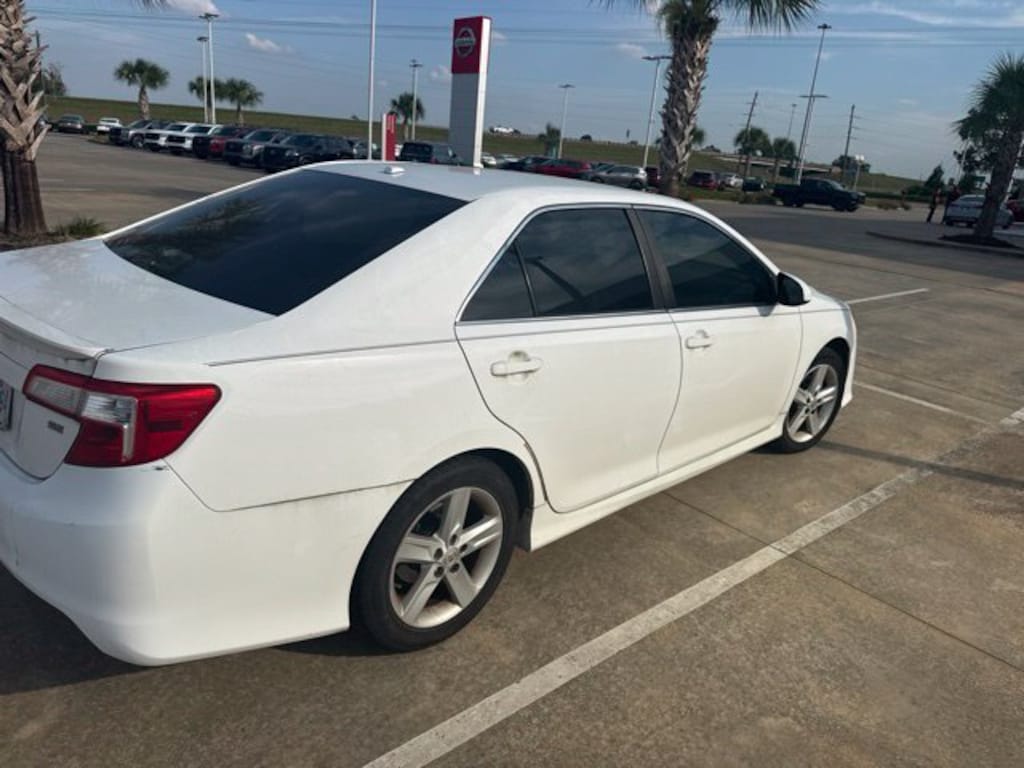 Used 2012 Toyota Camry SE Sedan