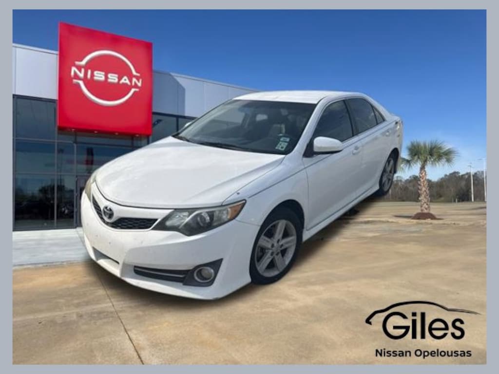 Used 2012 Toyota Camry SE Sedan