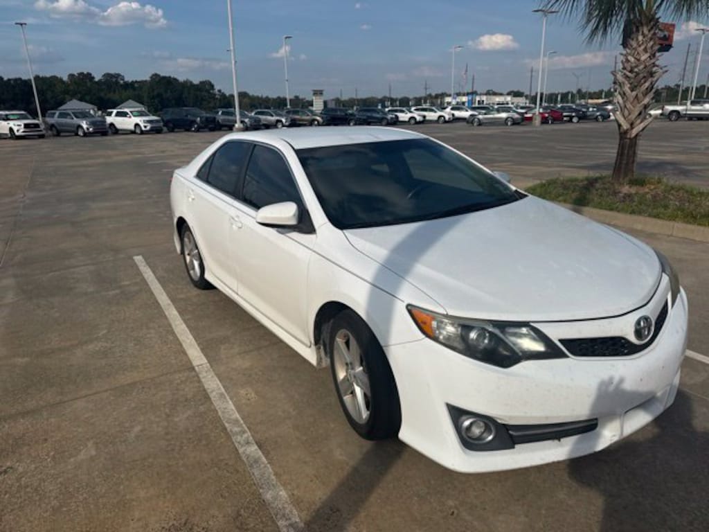 Used 2012 Toyota Camry SE Sedan