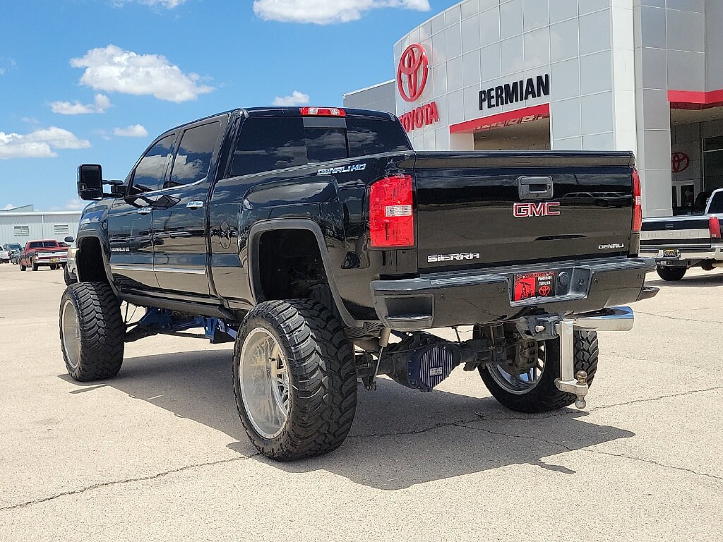 Used 2017 GMC Sierra 2500HD Denali Truck Crew Cab