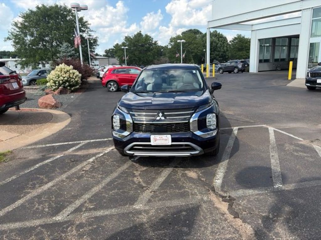New 2026 Mitsubishi Outlander SE SUV