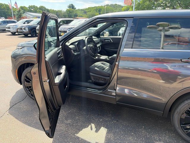 2026 Mitsubishi Outlander LE - Photo 9