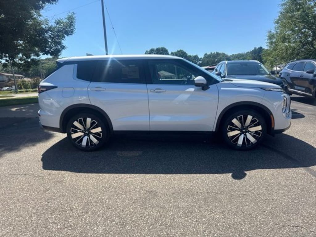 New 2026 Mitsubishi Outlander SE SUV