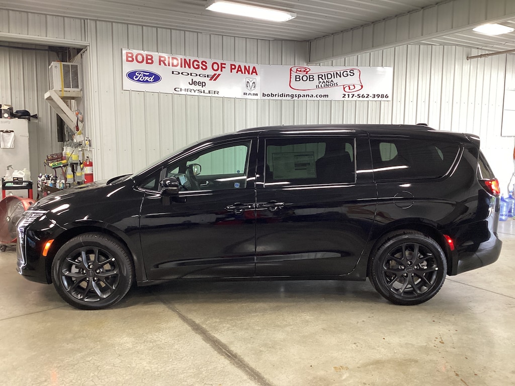 New 2027 Chrysler Pacifica Limited Van Passenger Van