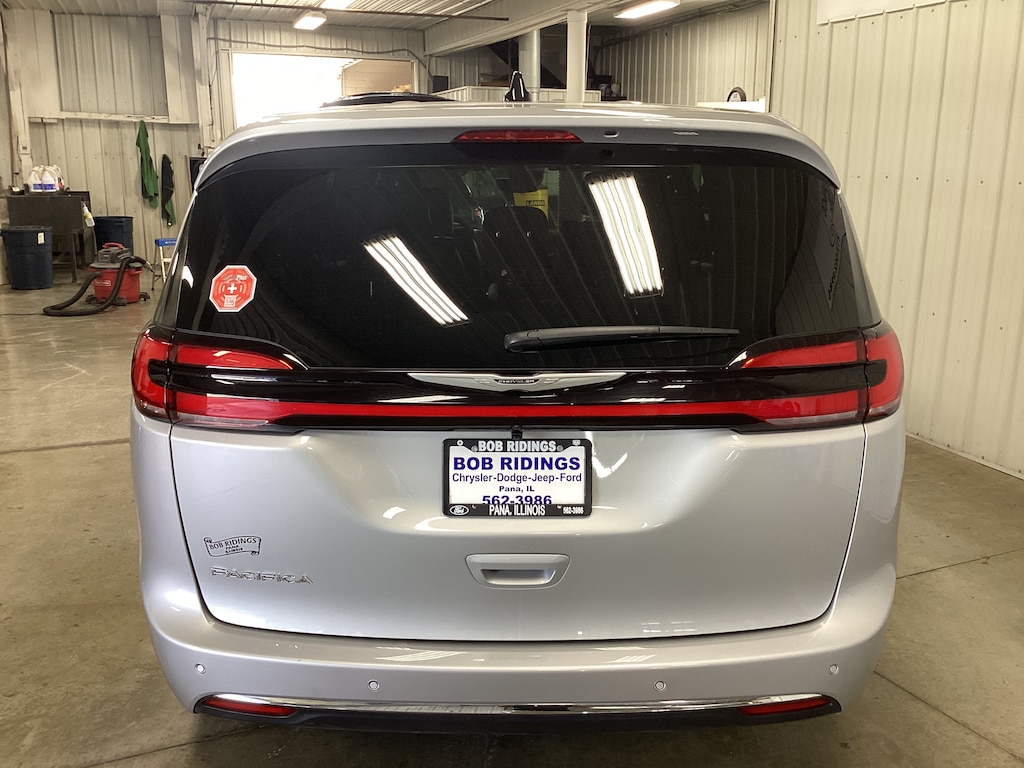 Used 2026 Chrysler Pacifica Select Van Passenger Van