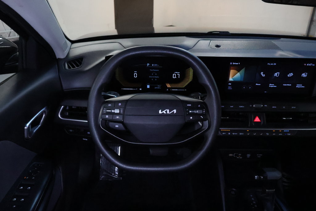 2025 Kia K4 LXS - Photo 17