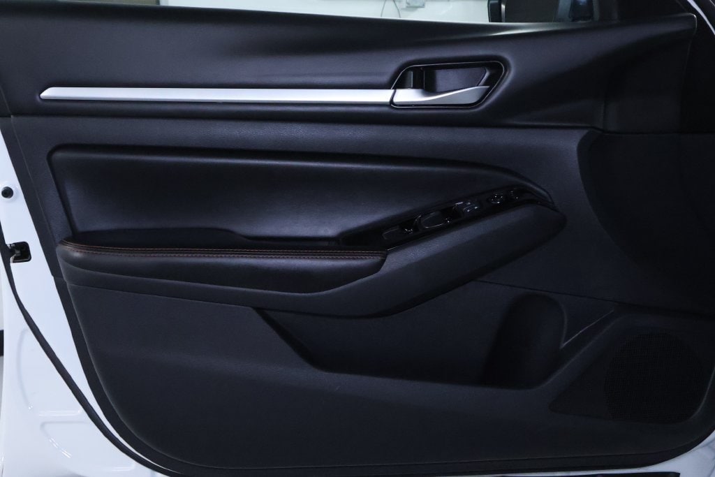 2024 Nissan Altima SR - Photo 12