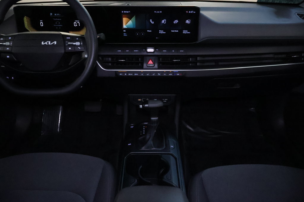 2025 Kia K4 LXS - Photo 16