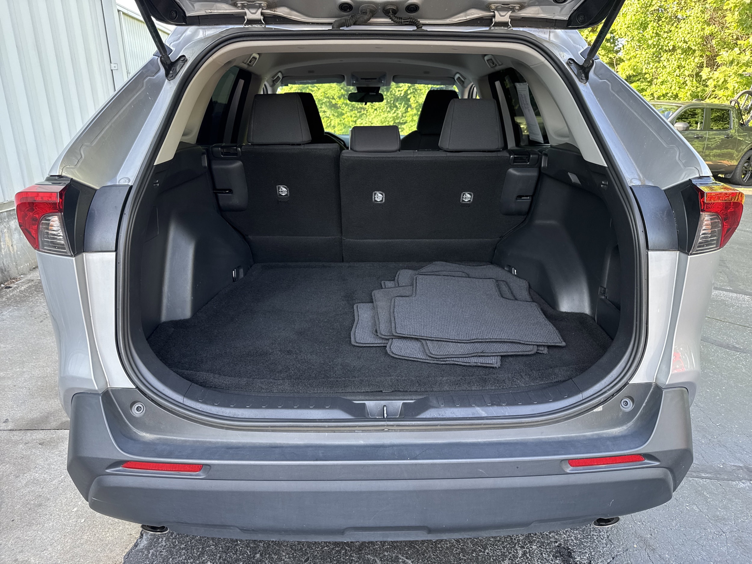 2024 Toyota RAV4 LE - Photo 9