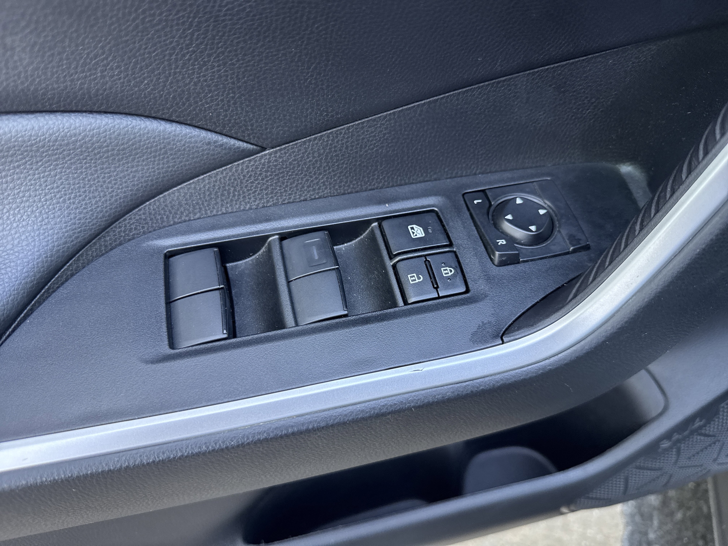 2024 Toyota RAV4 LE - Photo 7
