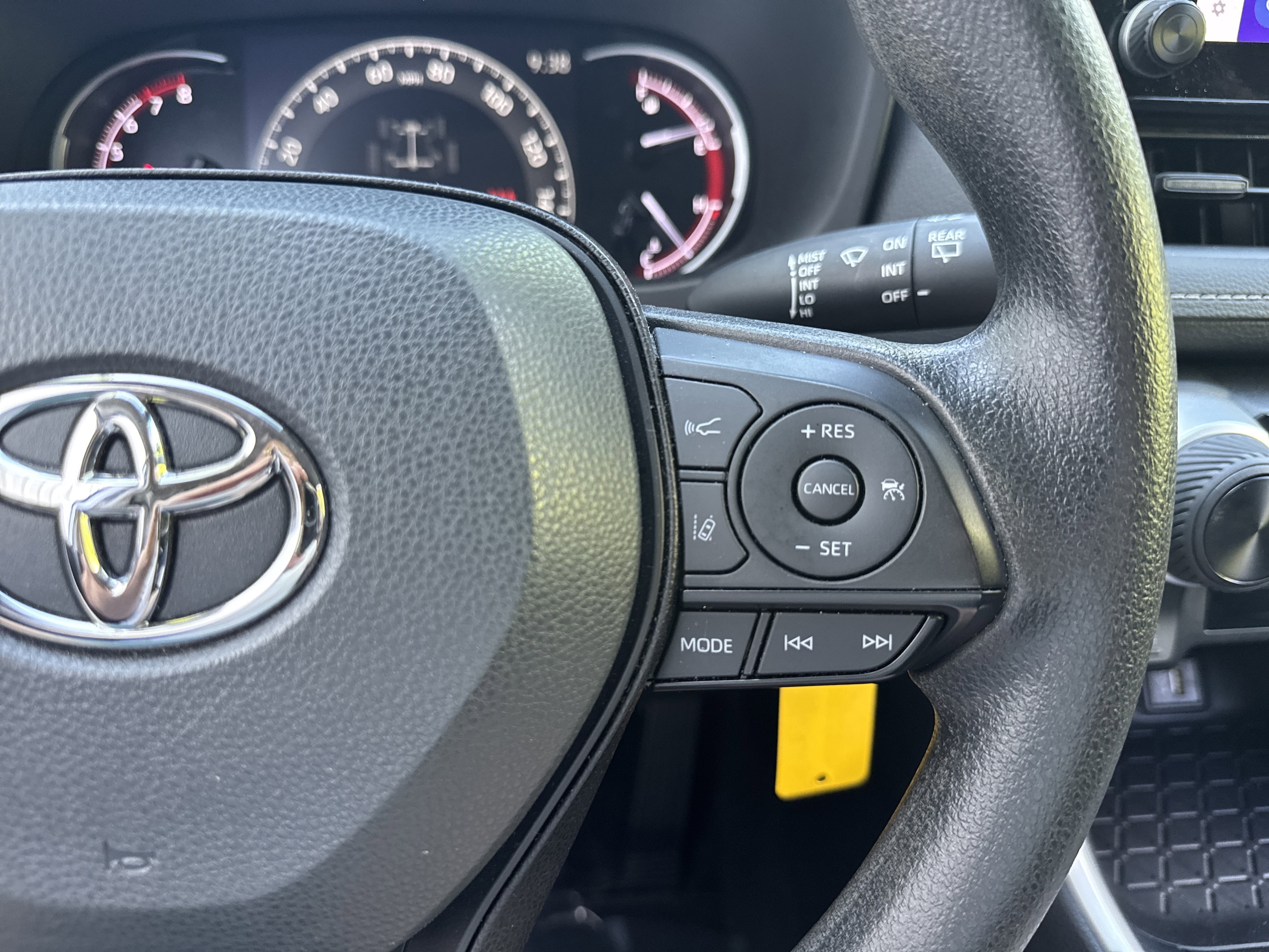 2024 Toyota RAV4 LE - Photo 19