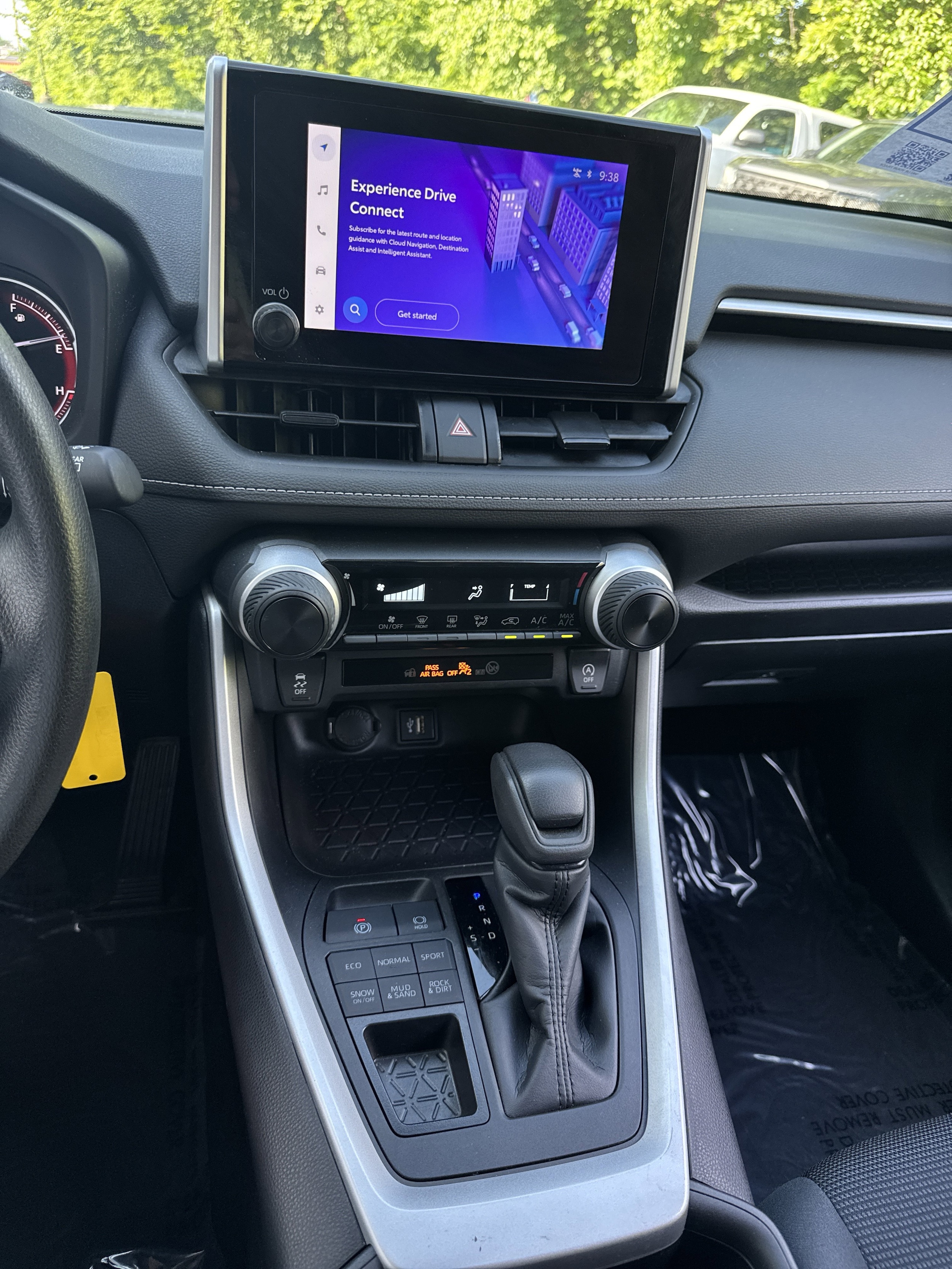 2024 Toyota RAV4 LE - Photo 14