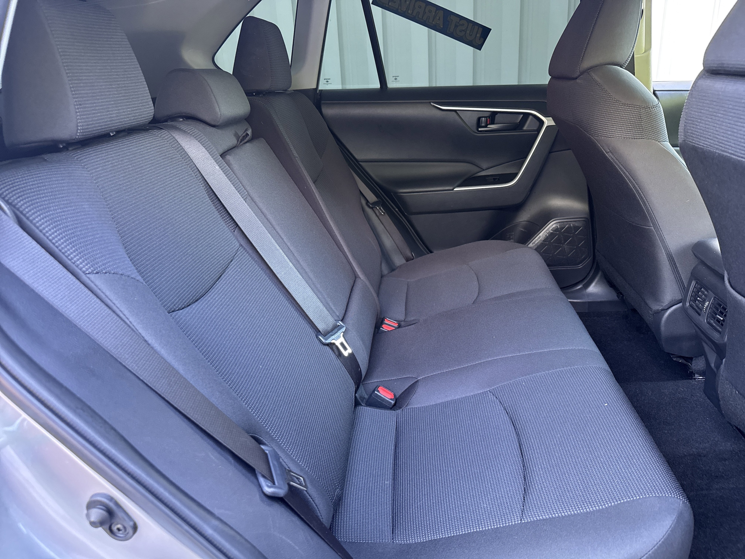 2024 Toyota RAV4 LE - Photo 10