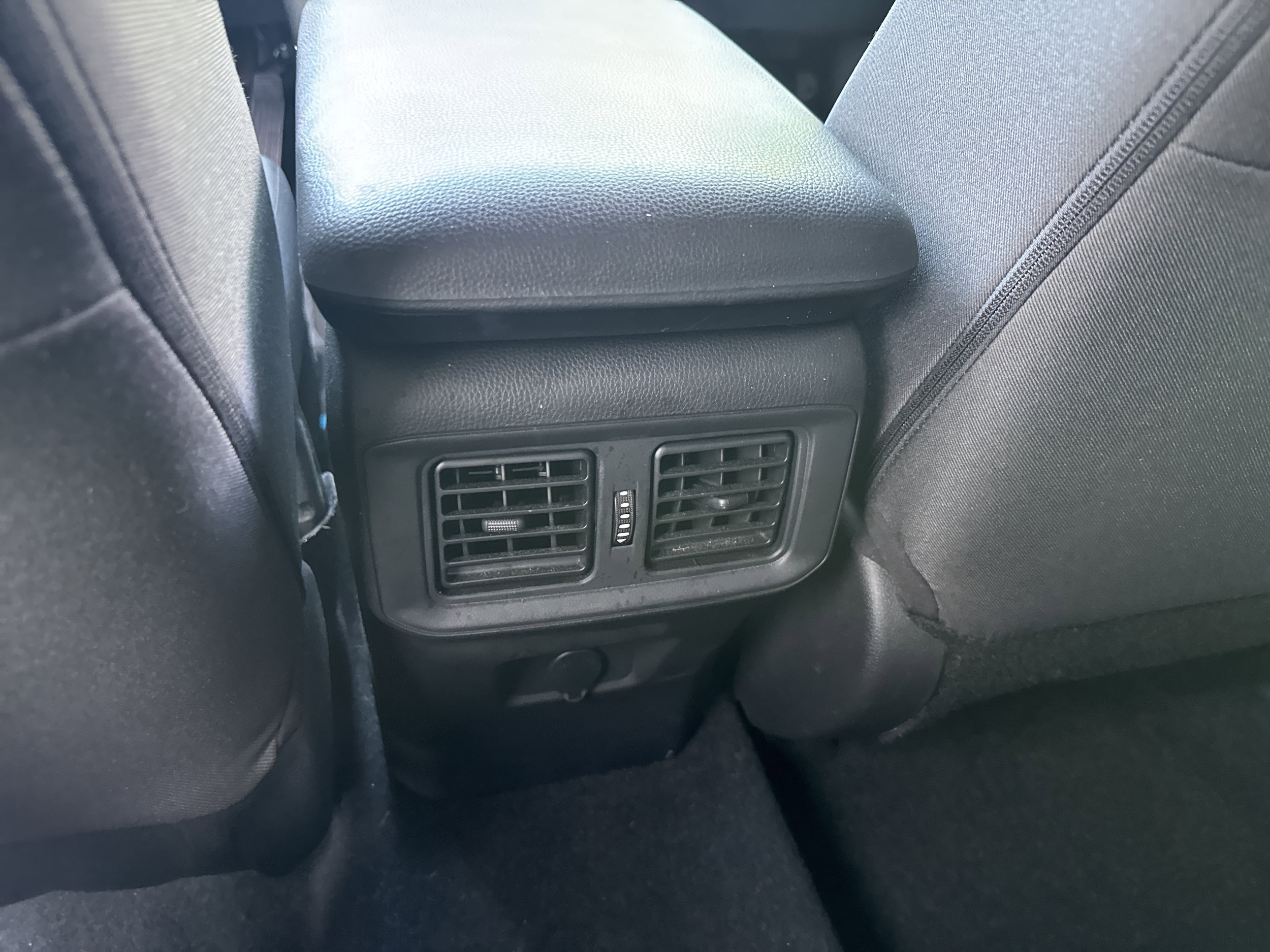2024 Toyota RAV4 LE - Photo 13