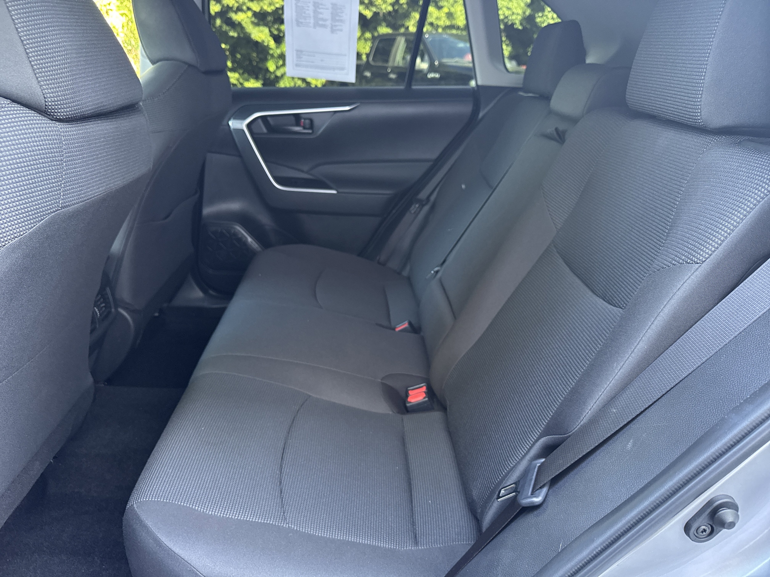 2024 Toyota RAV4 LE - Photo 8