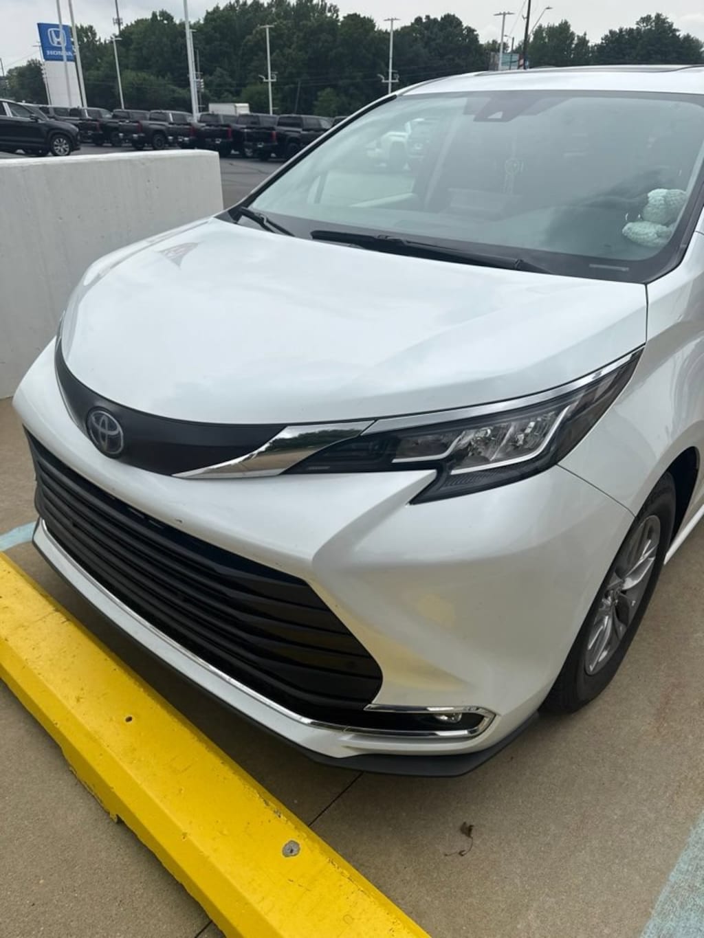 Used 2023 Toyota Sienna XLE 7 Passenger Van Passenger Van
