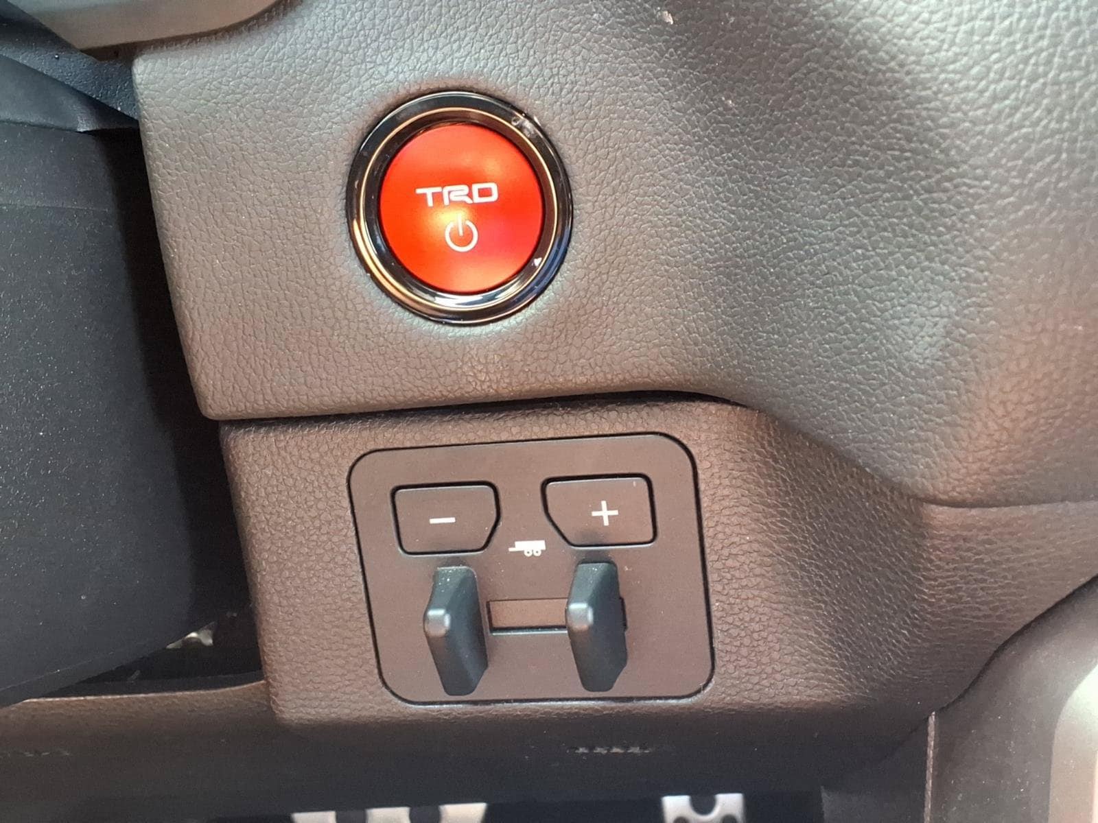 2025 Toyota Sequoia SR5 - Photo 25
