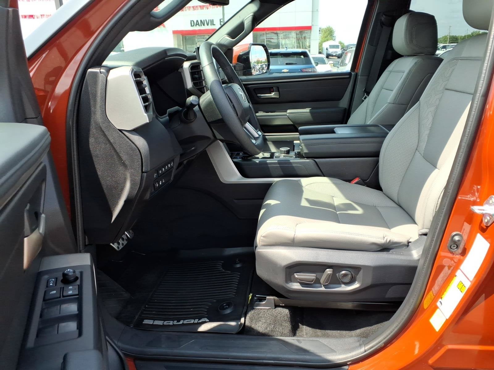 2025 Toyota Sequoia SR5 - Photo 21
