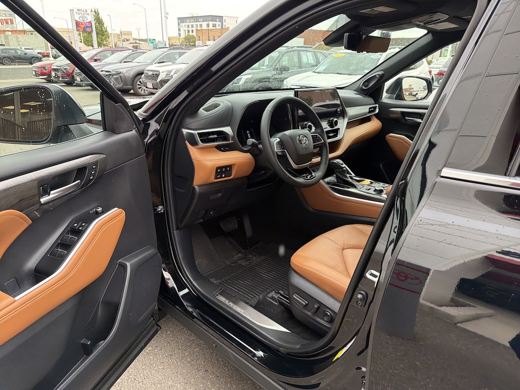 New 2026 Toyota Highlander Platinum w/Tow Hitch Receiver Pkg SUV