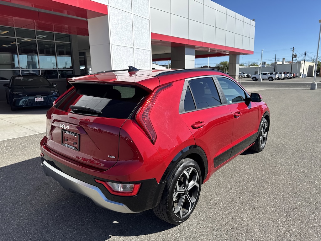 Used 2024 Kia Niro EX Touring SUV
