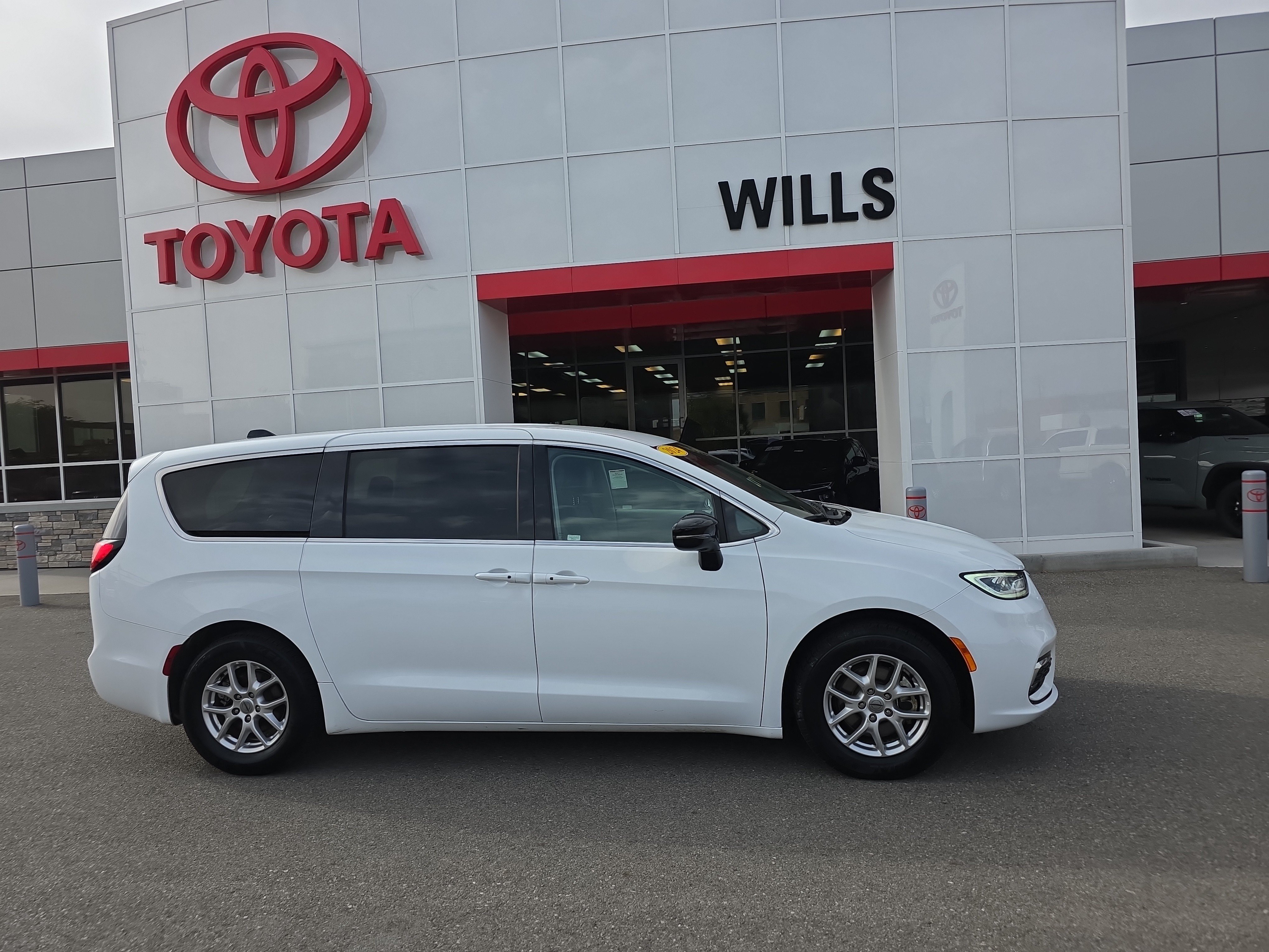 New 2024 Chrysler Pacifica Touring L Van Passenger Van for Sale in Twin Falls, ID