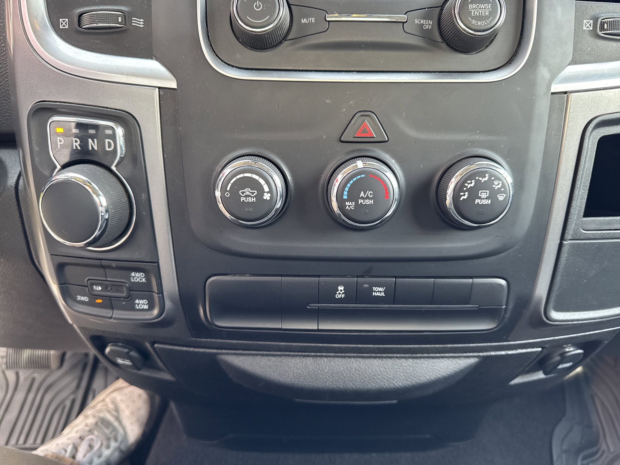 2024 RAM Ram 1500 Classic SLT - Photo 20