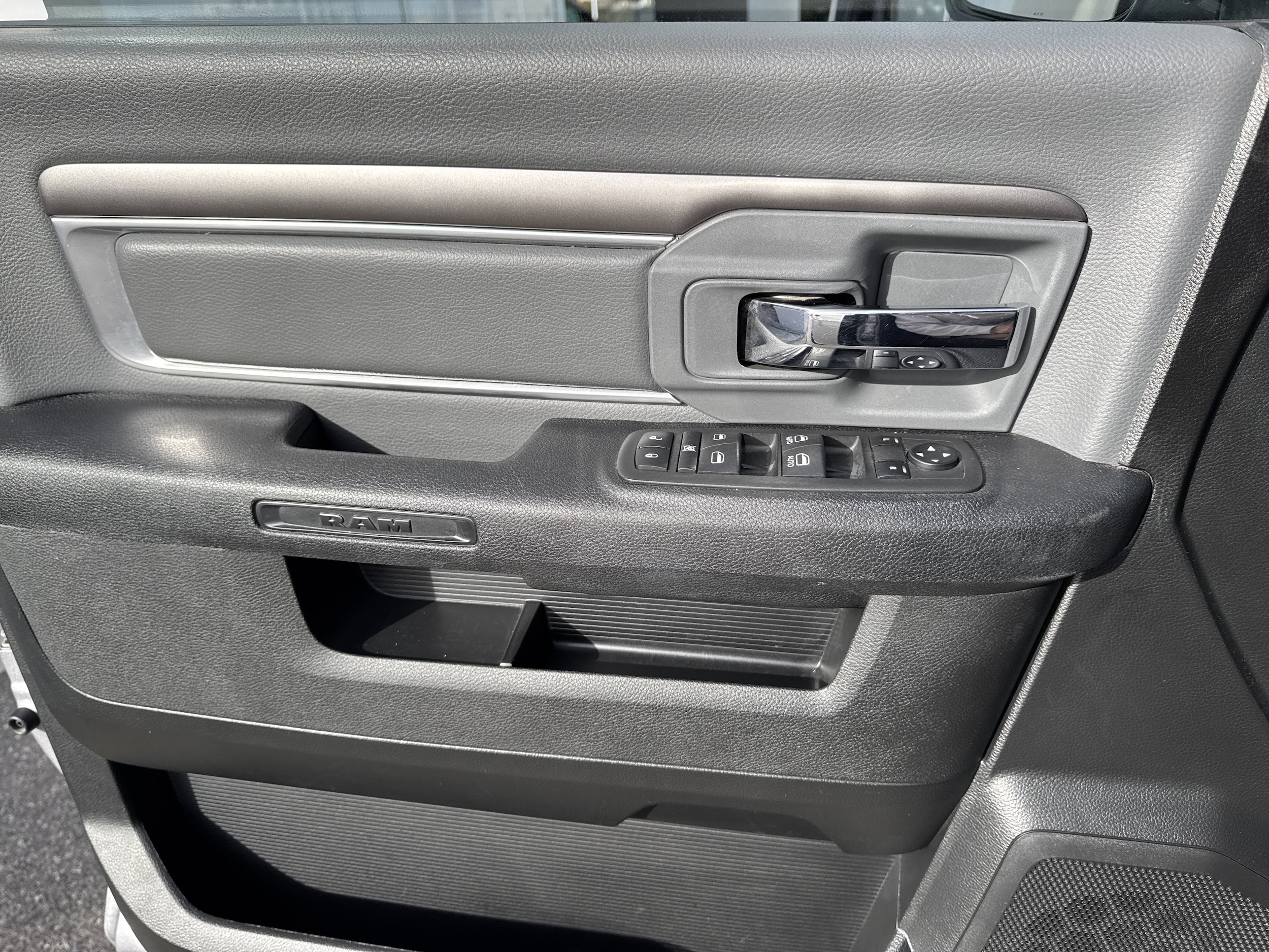 2024 RAM Ram 1500 Classic SLT - Photo 23