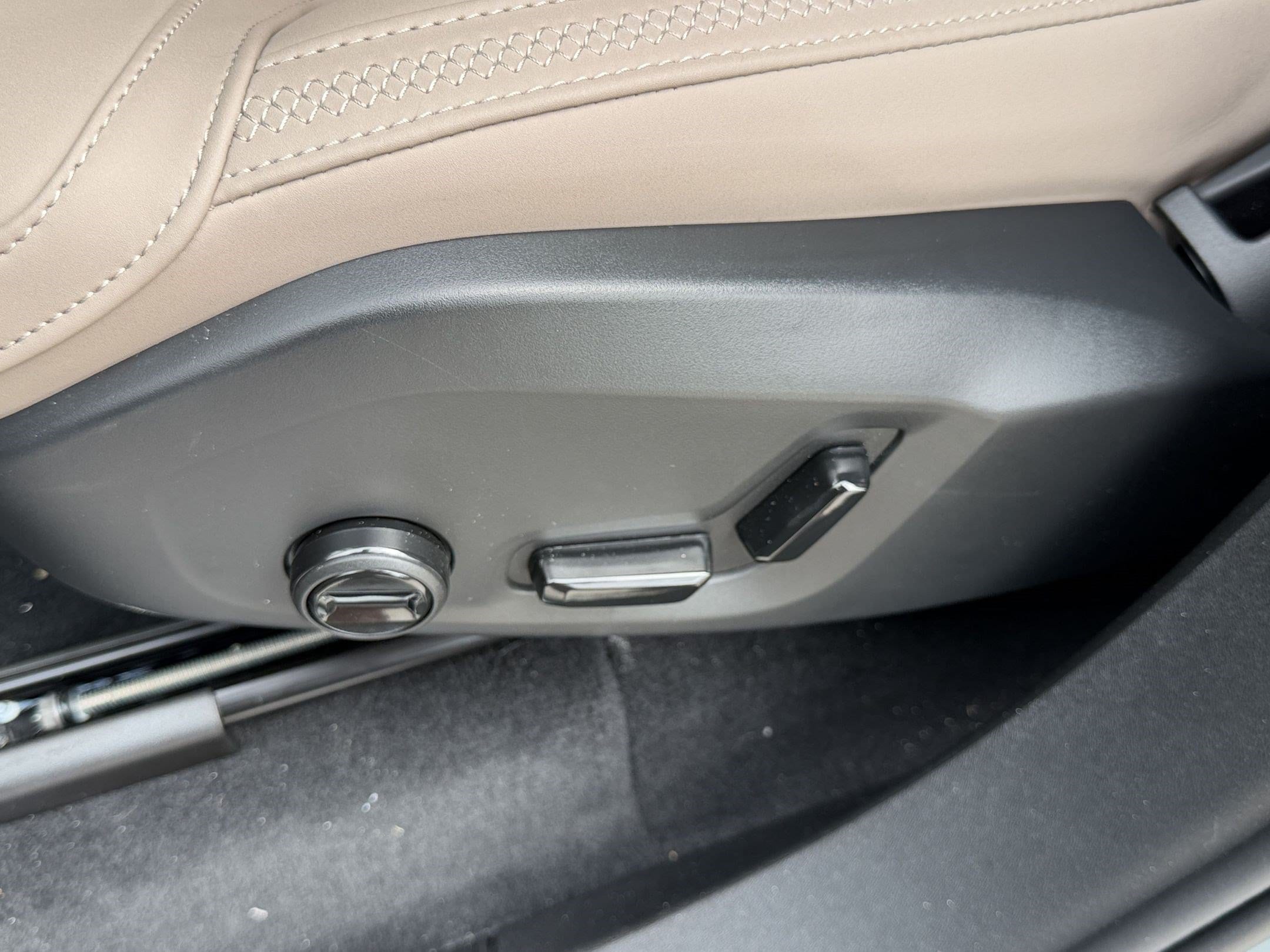2026 Volvo XC90 Plus - Photo 14