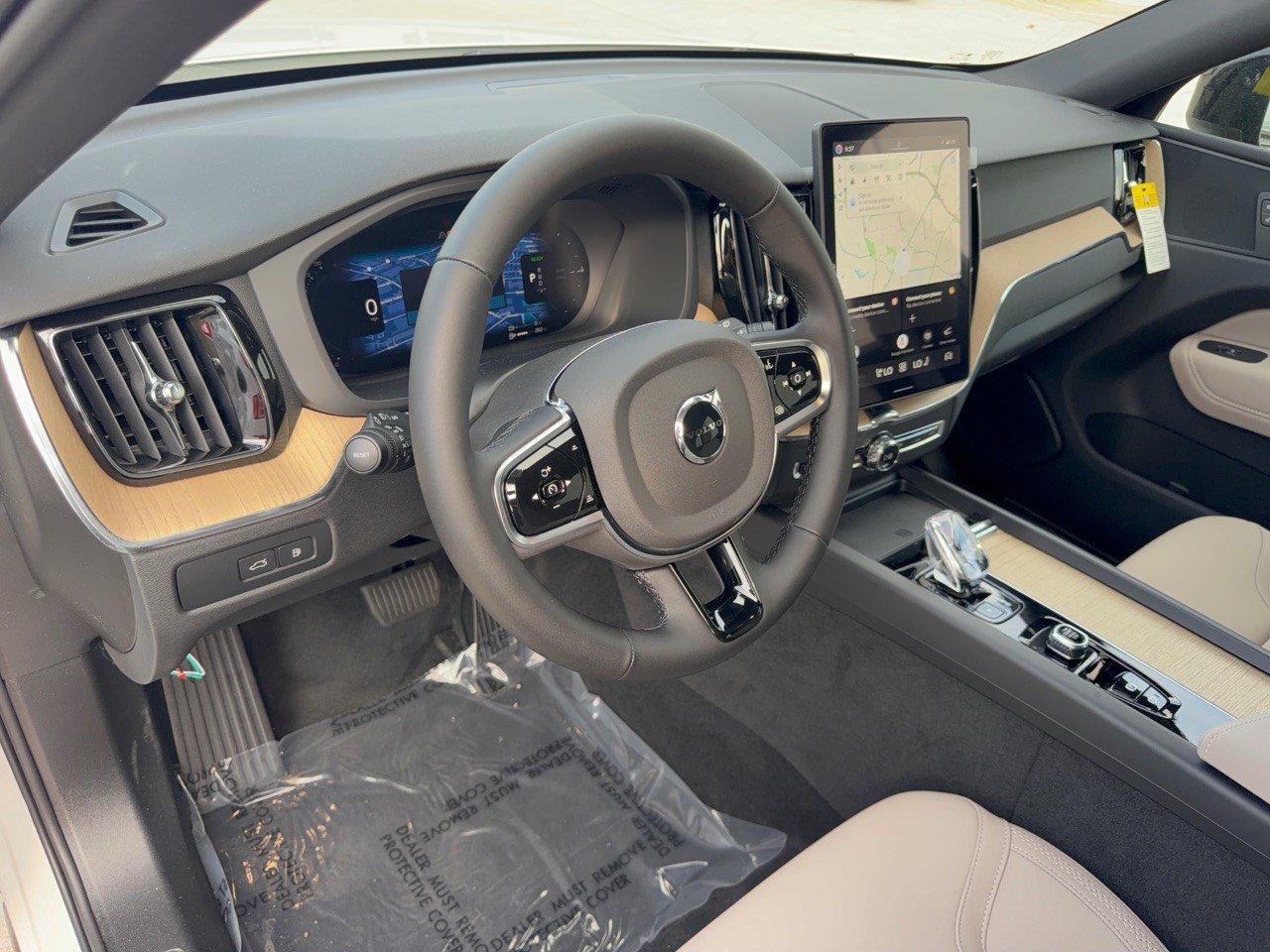 New 2026 Volvo XC60 plug-in hybrid T8 Core SUV