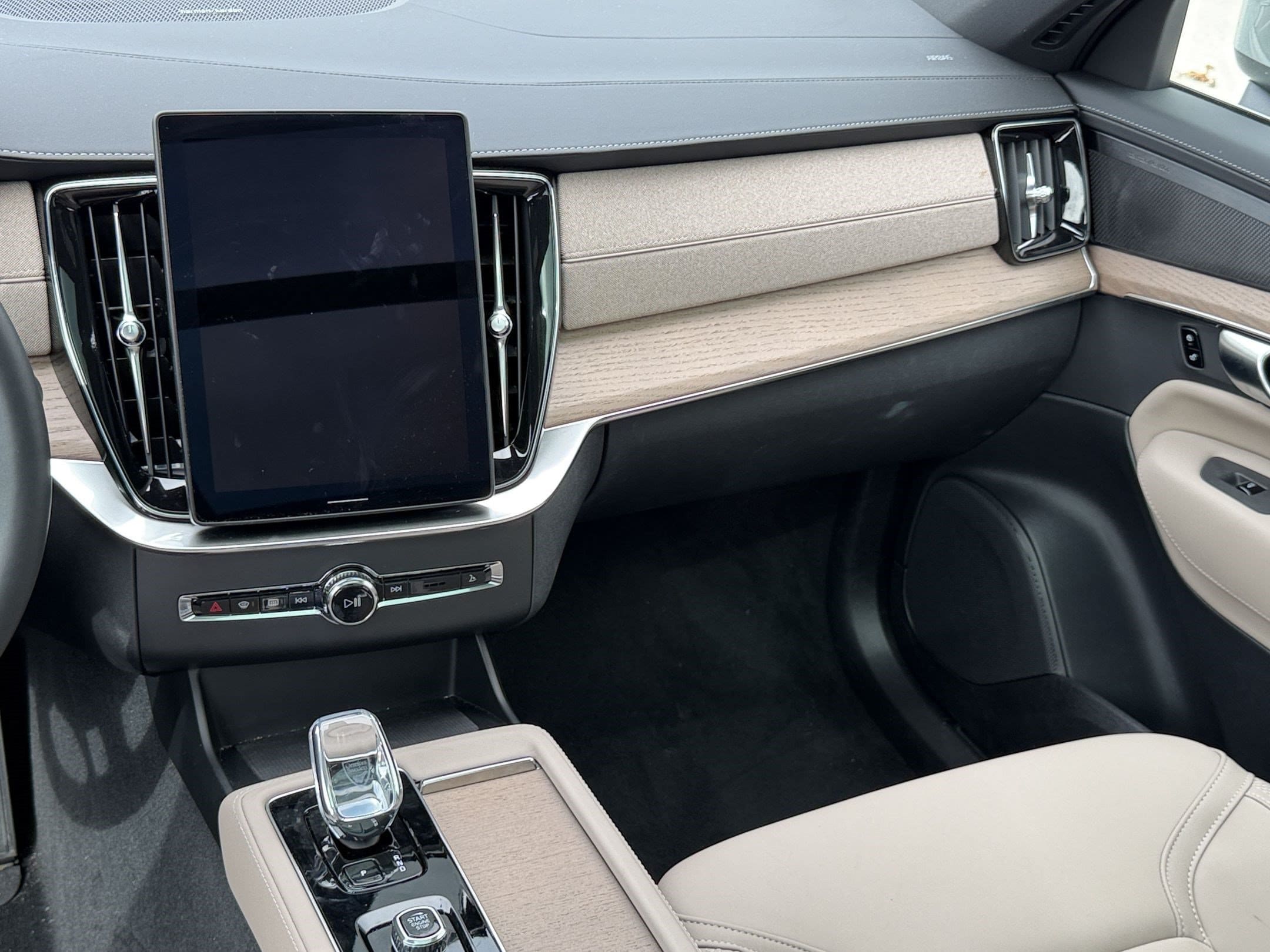 2026 Volvo XC90 Plus - Photo 27