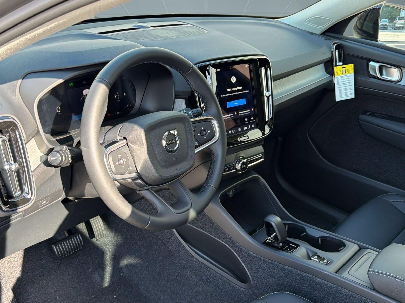 Used 2026 Volvo XC40 B5 Core SUV