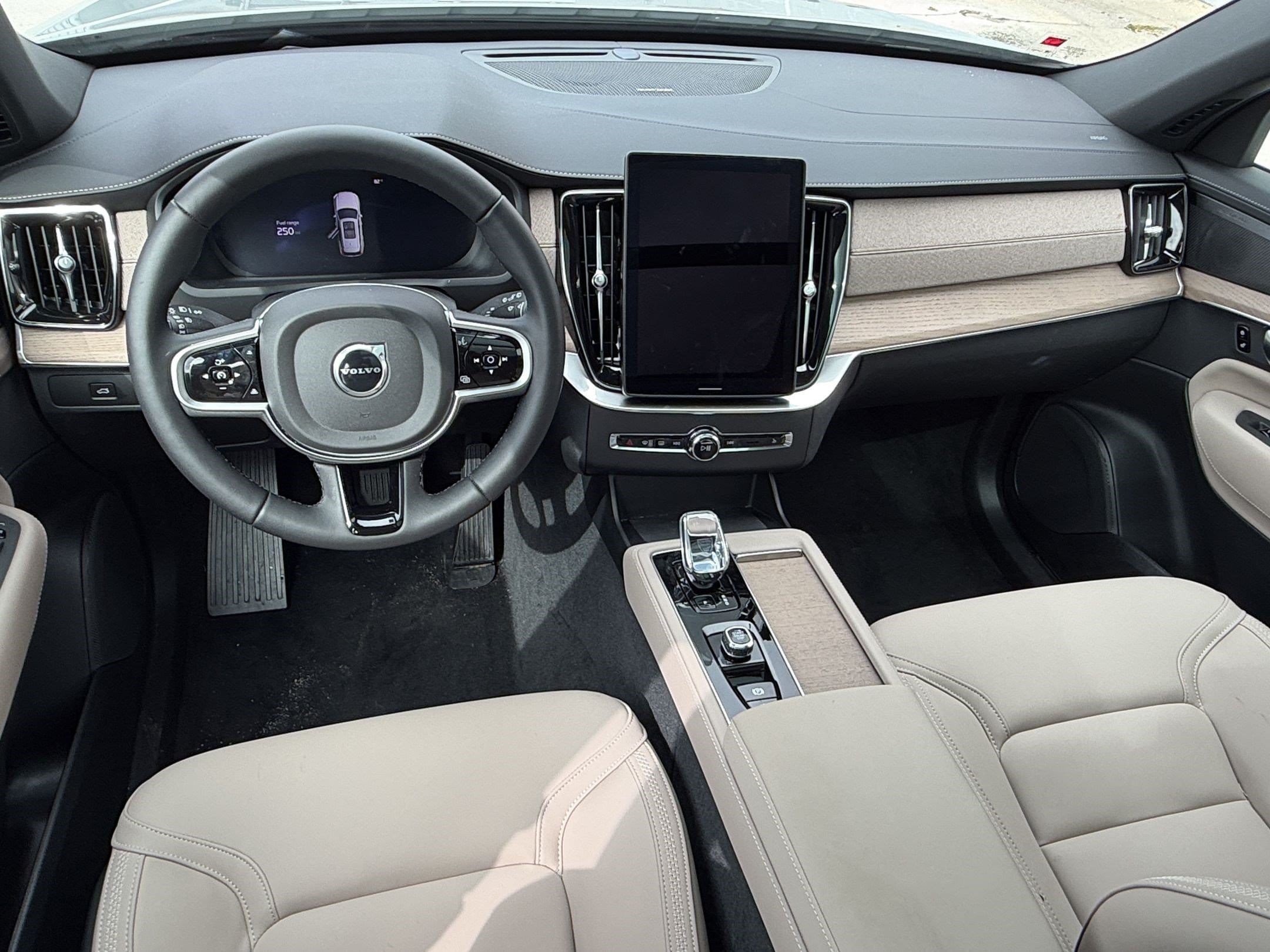 2026 Volvo XC90 Plus - Photo 15