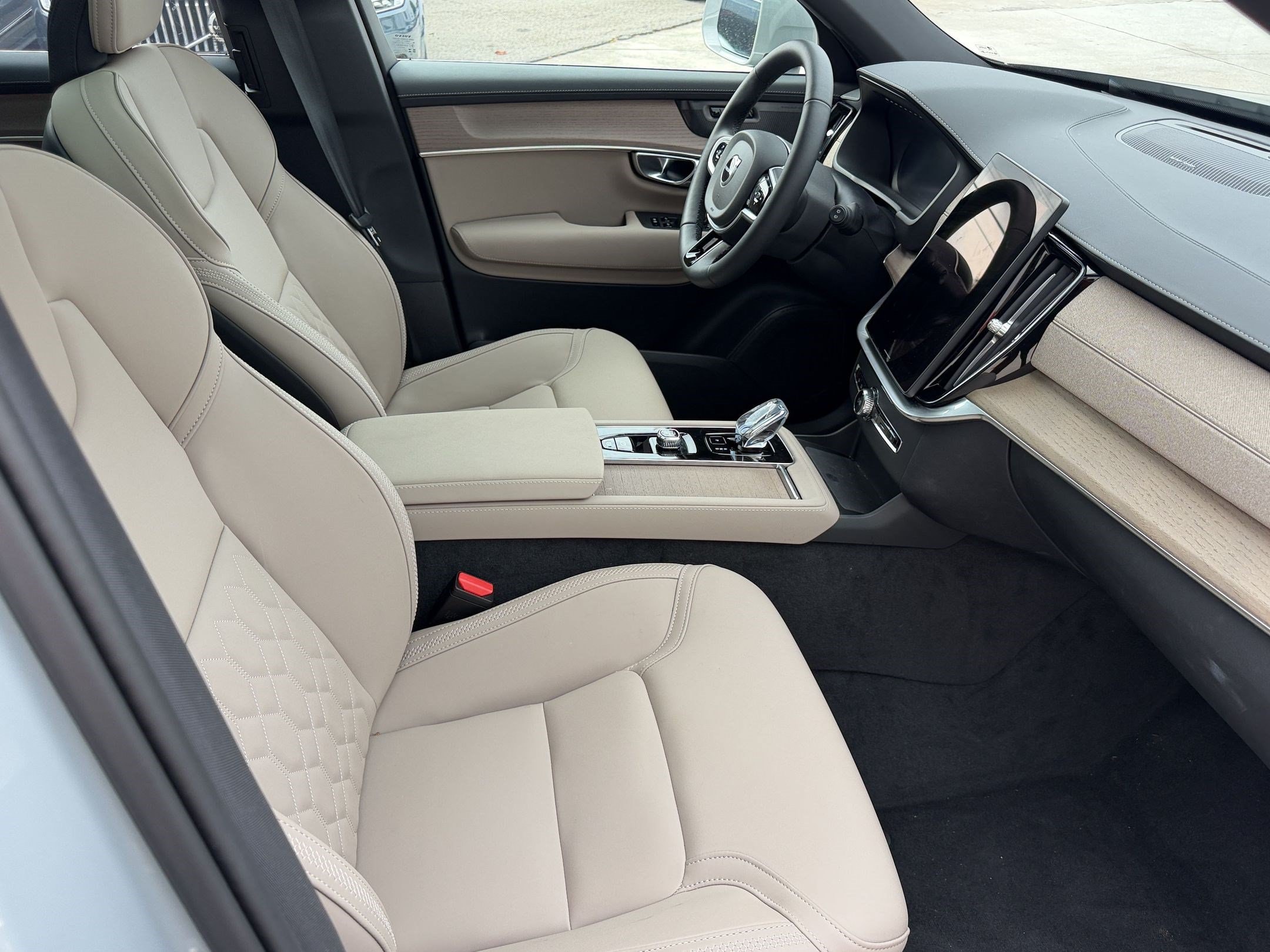 2026 Volvo XC90 Plus - Photo 24