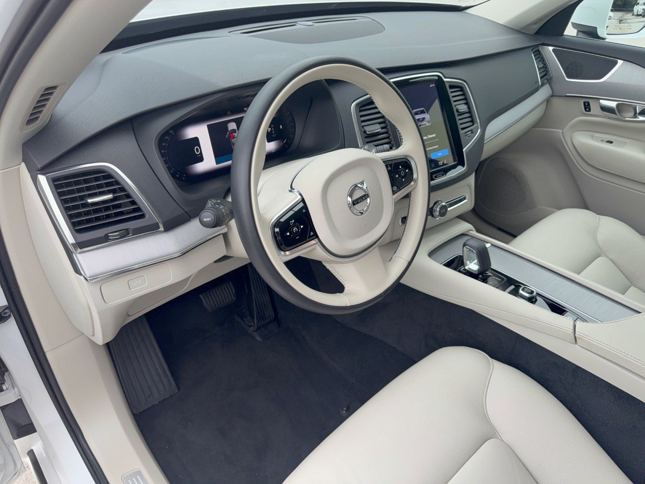 Used 2025 Volvo XC90 Core SUV