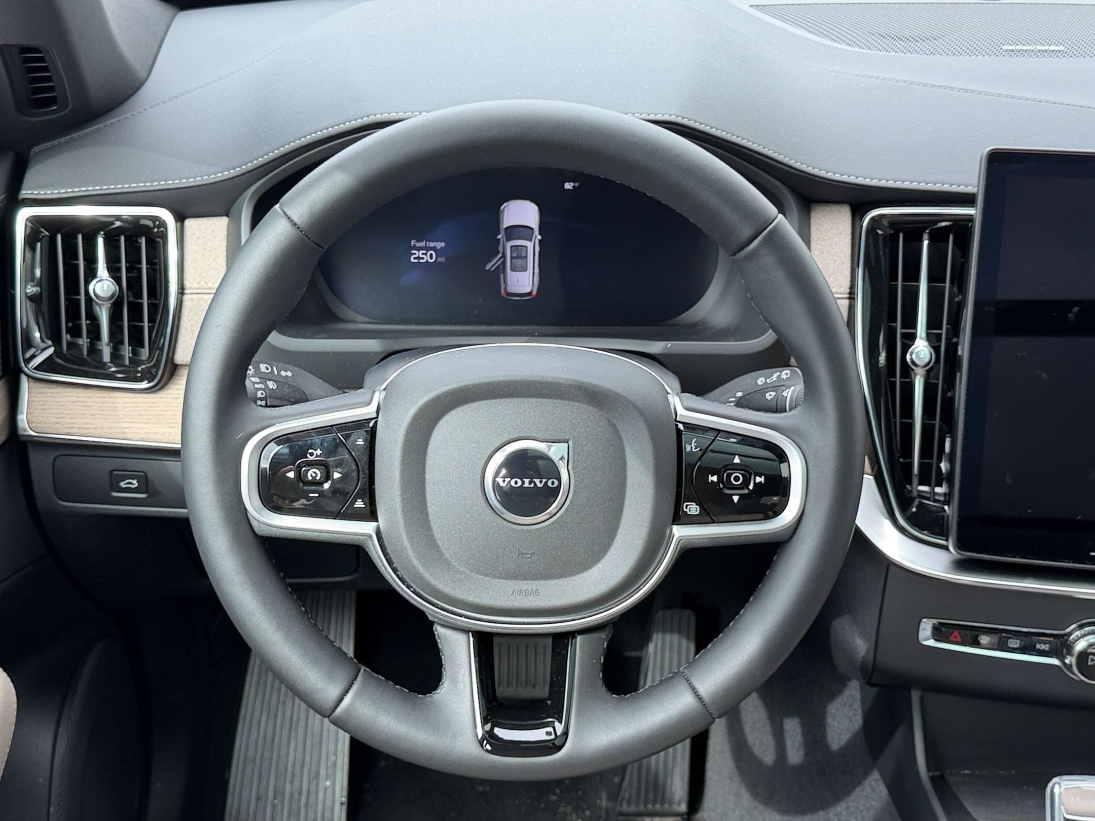 2026 Volvo XC90 Plus - Photo 11