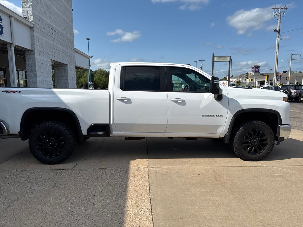 2025 Chevrolet Silverado 3500HD LT - Photo 8