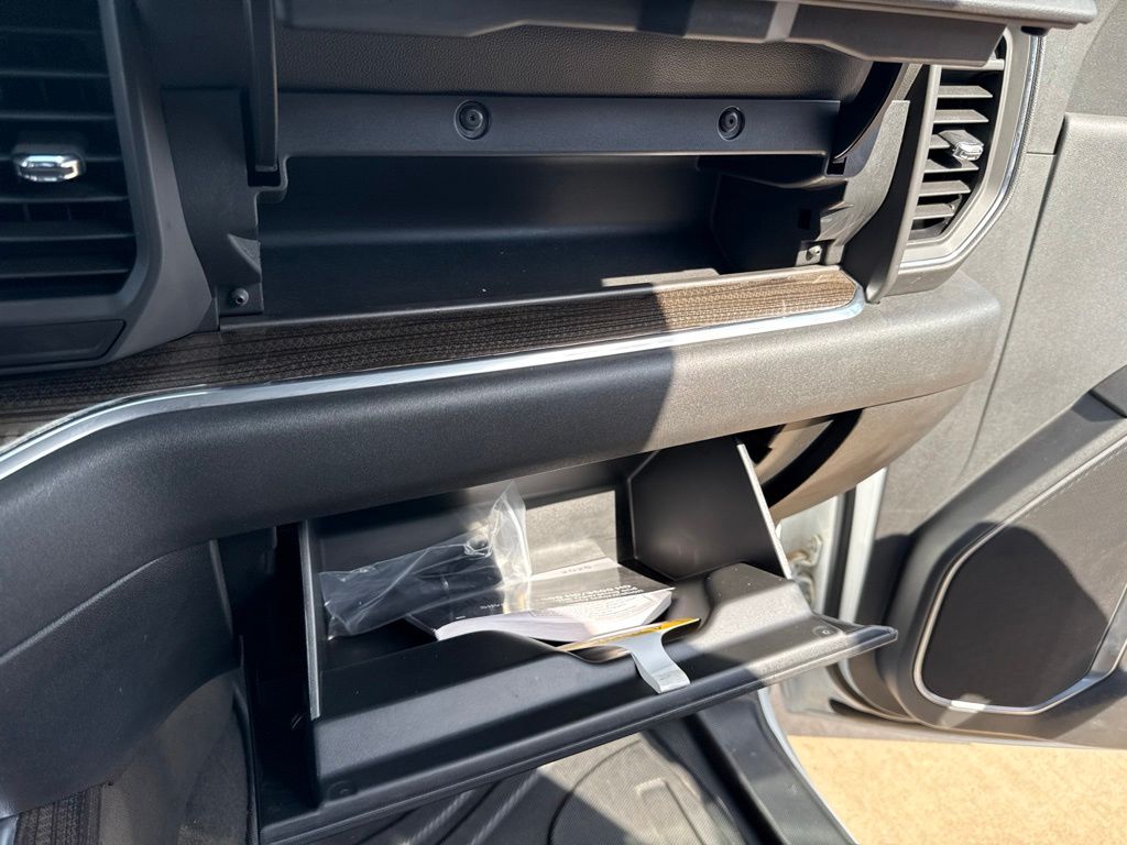 2025 Chevrolet Silverado 3500HD LT - Photo 19